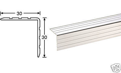 Angolare in alluminio 30x30 - Clicca l'immagine per chiudere